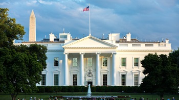 Front of the White House with Fountain